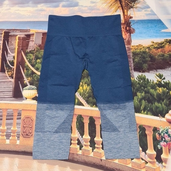 Lululemon Blue Capri Leggings Size 6‎ - Picture 2 of 6